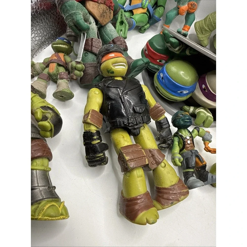 LOT 20‎ TEENAGE MUTANT NINJA TURTLES ACTION FIGURES